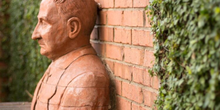 Mises and Popper on Action