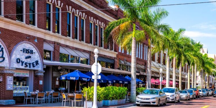 Mises Circle in Fort Myers