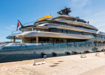 Billionaire Joe Lewis avoids prison in US insider trading case