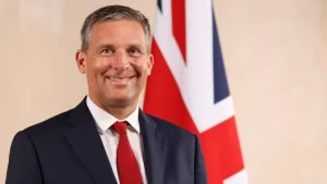 Starmer installs non-political ministers in ‘government of all the talents’