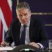 Consumer confidence plummets as Labour warned over recession fears